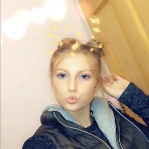 Meet your Posher, Carrie